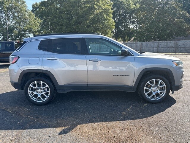 2022 Jeep Compass Latitude Lux photo 4