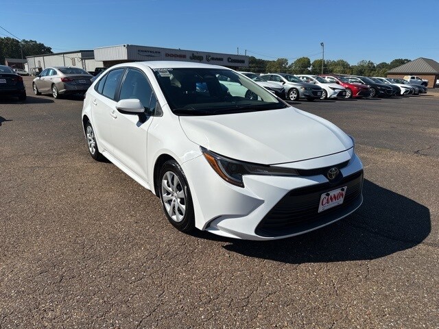 2024 Toyota Corolla LE photo 3