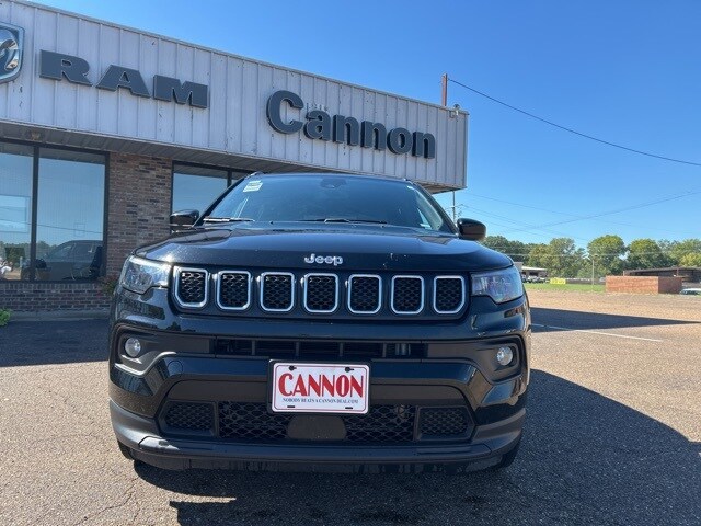 2024 Jeep Compass Latitude photo 2
