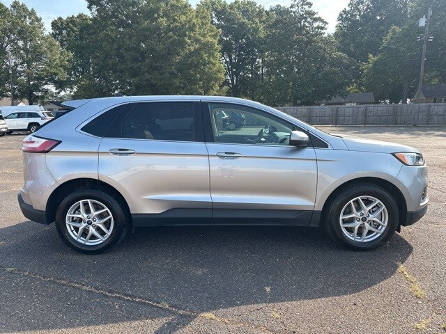 2022 Ford Edge SEL photo 4