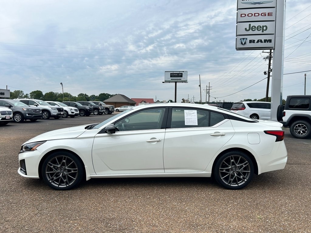 Used 2023 Nissan Altima SR with VIN 1N4AL4CV8PN332085 for sale in Pascagoula, MS