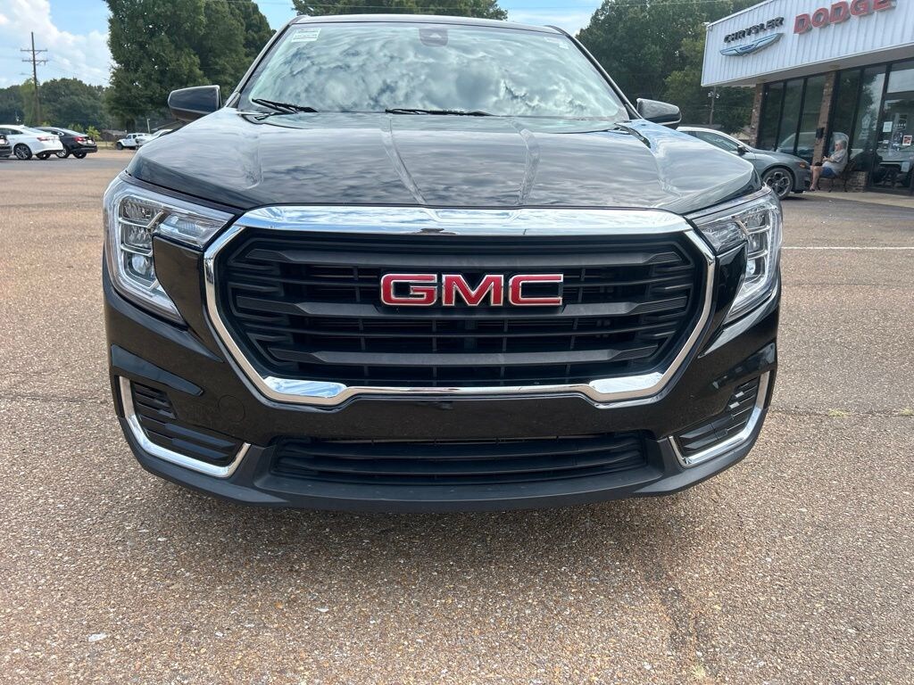 Used 2024 GMC Terrain SLE SUV
