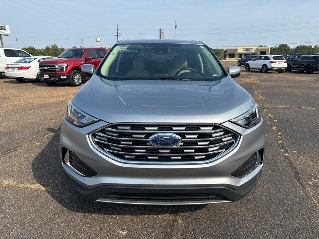 2022 Ford Edge SEL photo 2