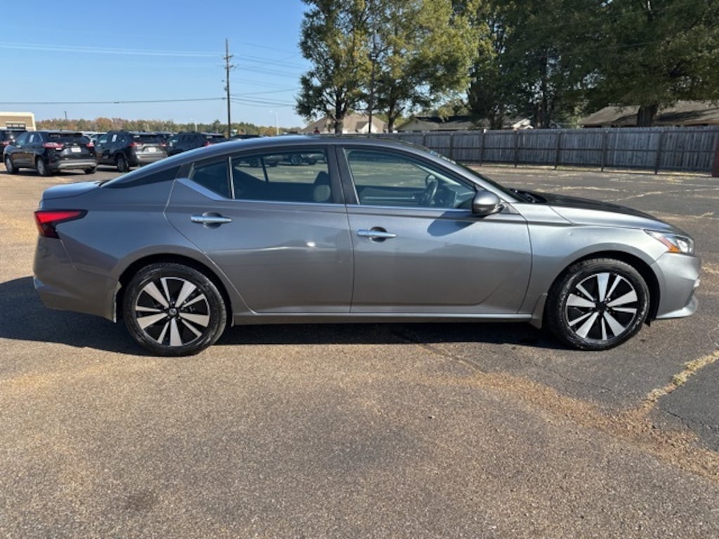 Used 2022 Nissan Altima 2.5 SV Sedan