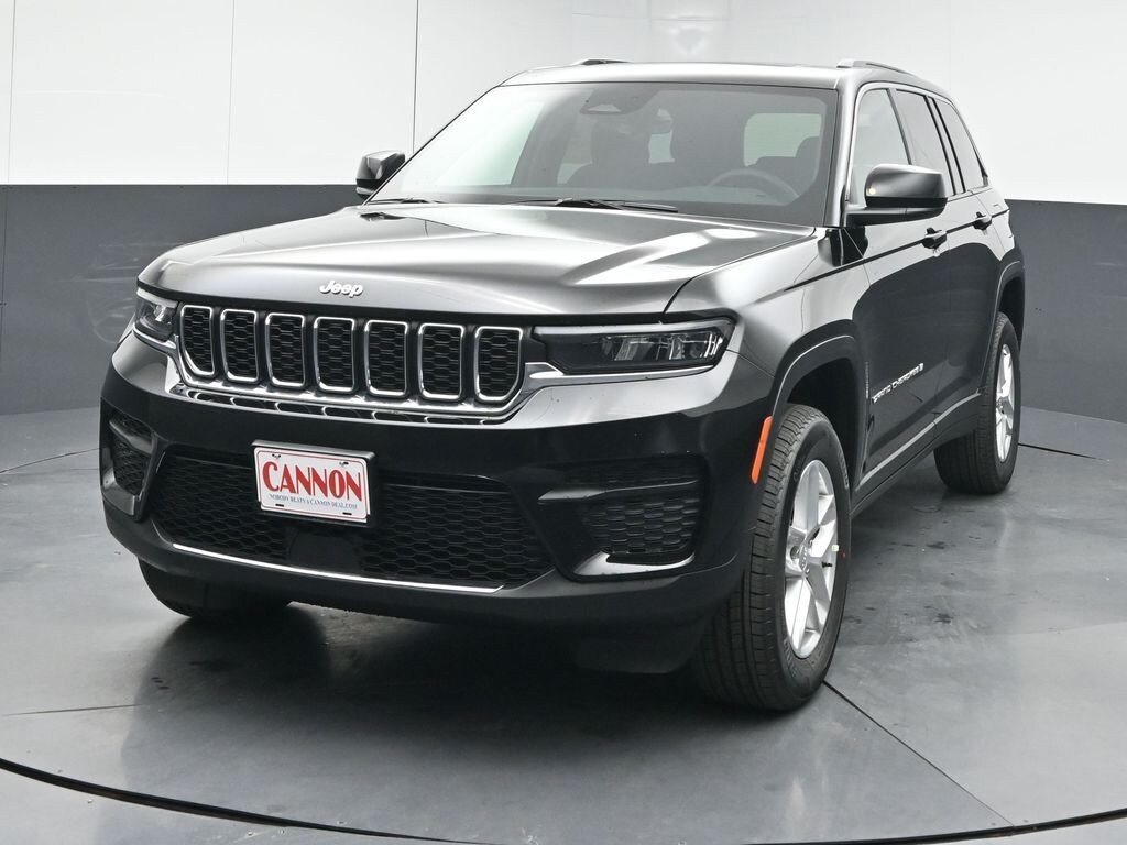 New 2026 Jeep Grand Cherokee Laredo Sport Utility