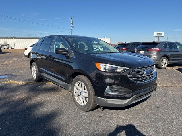 2022 Ford Edge SEL photo 2
