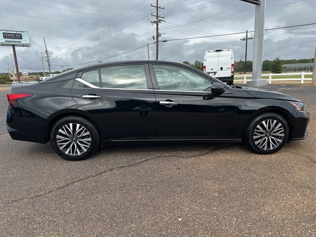 2024 Nissan Altima 2.5 SV photo 4