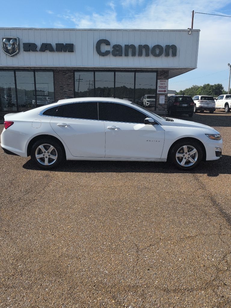 Used 2024 Chevrolet Malibu 1LS with VIN 1G1ZB5ST5RF185557 for sale in Senatobia, MS