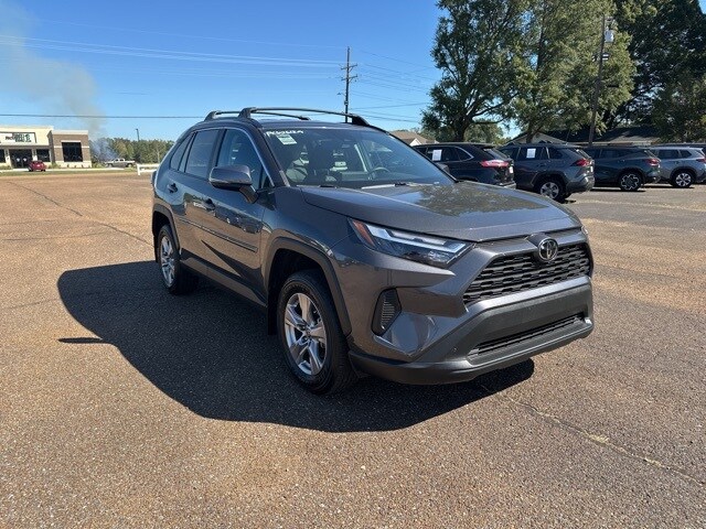 2022 Toyota RAV4 XLE photo 3