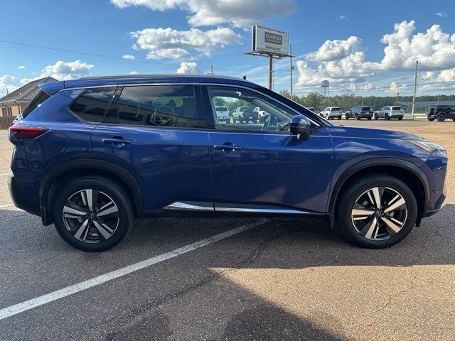 2023 Nissan Rogue Platinum photo 2