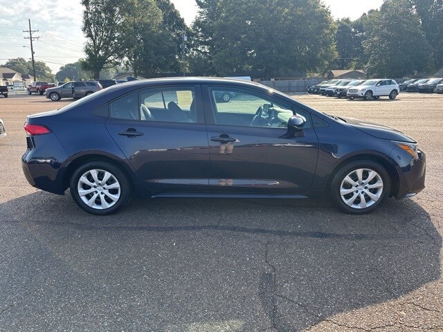 2024 Toyota Corolla LE photo 4