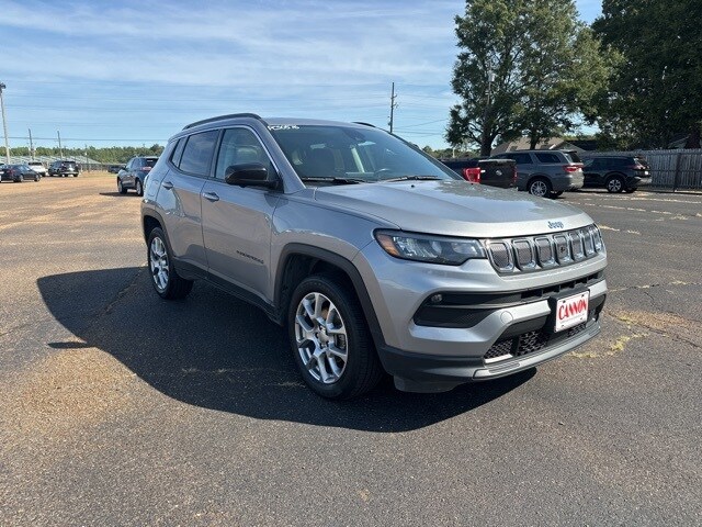 2022 Jeep Compass Latitude Lux photo 3