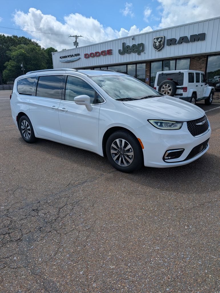 2021 Chrysler Pacifica Touring L's photo