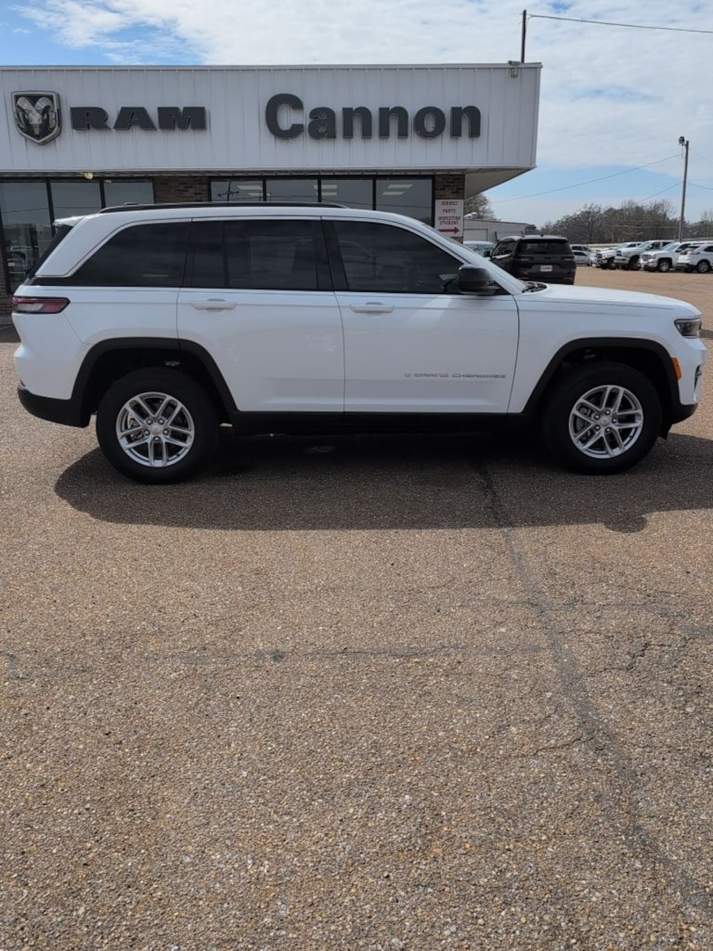 New 2025 Jeep Grand Cherokee Laredo Sport Utility