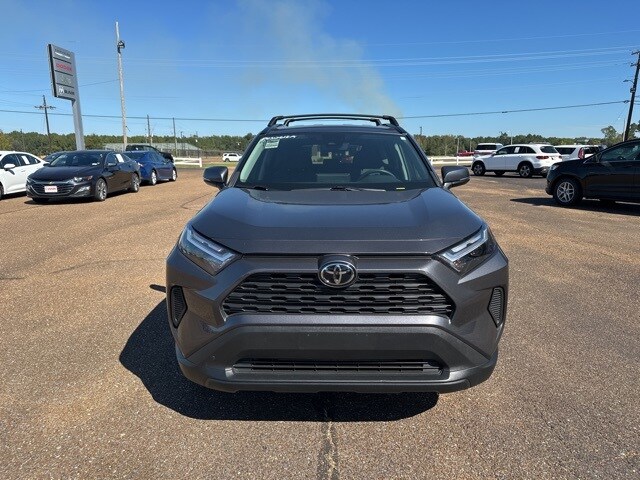 2022 Toyota RAV4 XLE photo 2