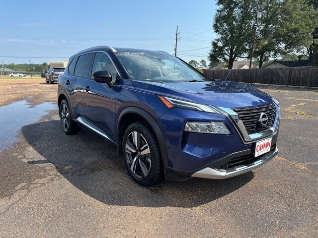 2023 Nissan Rogue Platinum photo 2