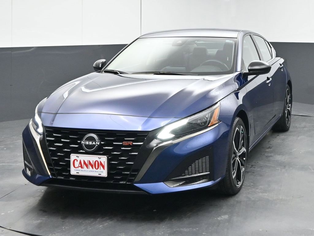 2024 Nissan Altima 2.5 SR photo 3