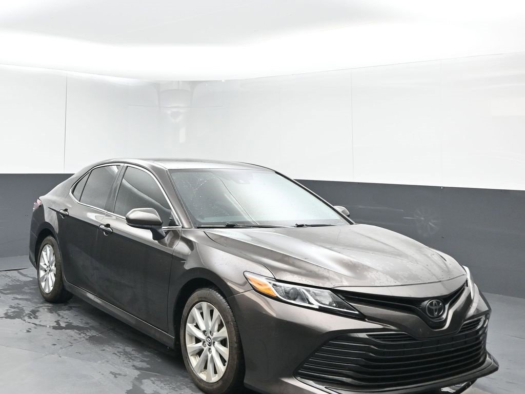 2018 Toyota Camry SE XLE photo 2