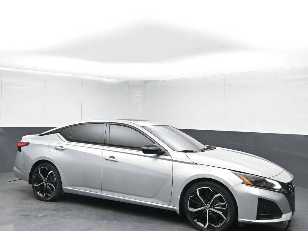2023 Nissan Altima SR