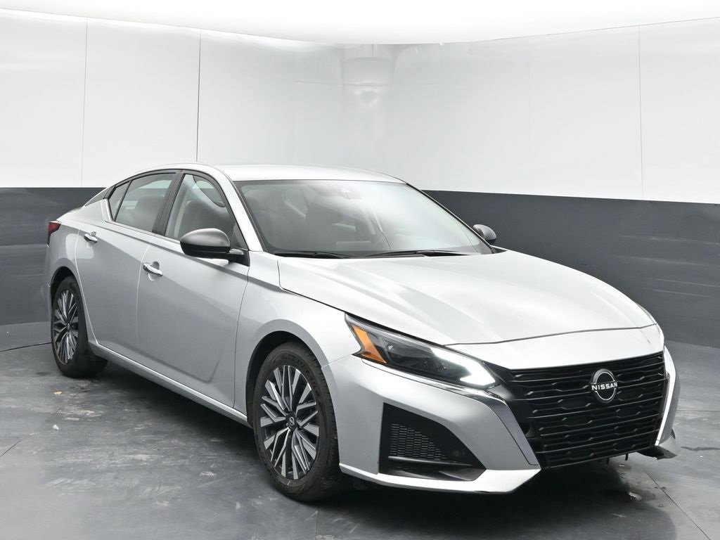 2024 Nissan Altima 2.5 SV photo 2