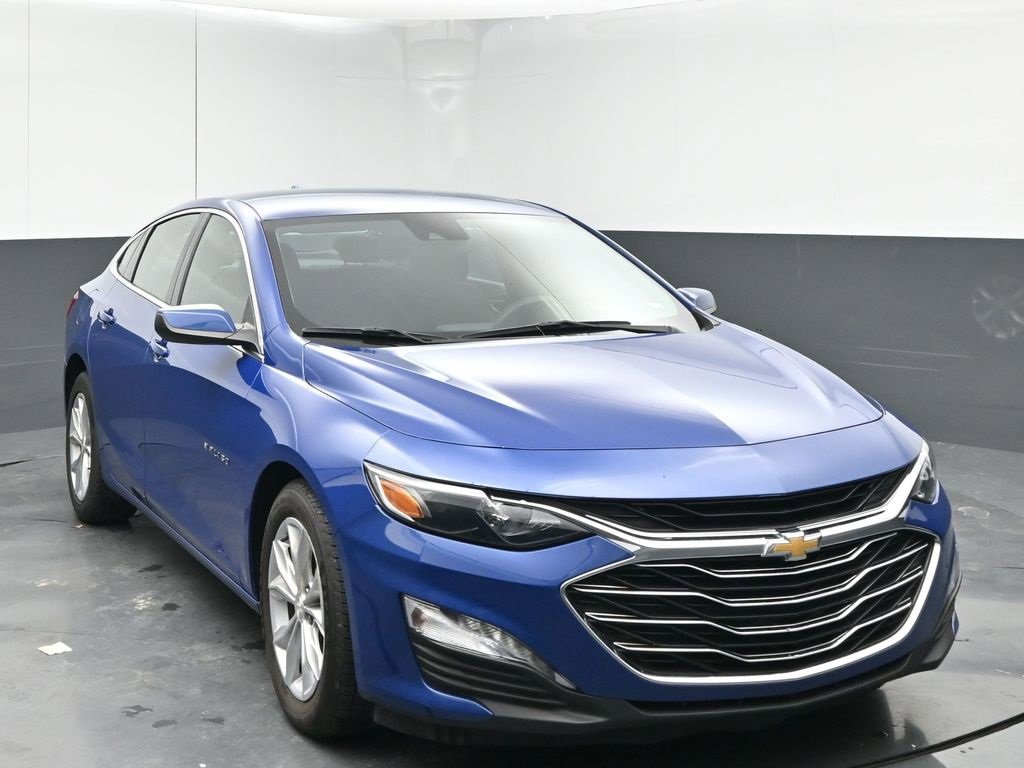 2023 Chevrolet Malibu 1LT photo 2