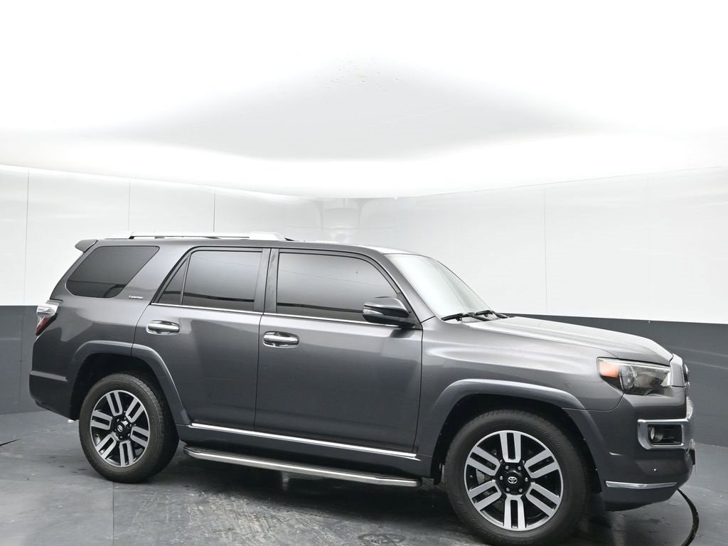2016 Toyota 4Runner SR5's photo