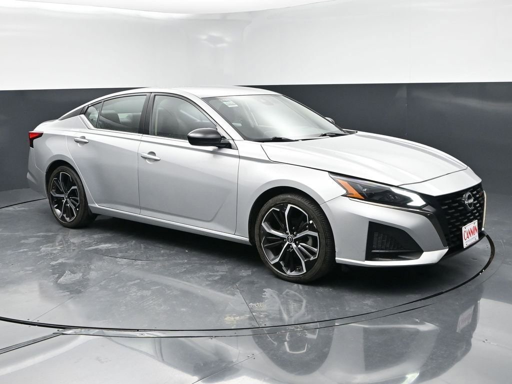 2024 Nissan Altima 2.5 SR's photo