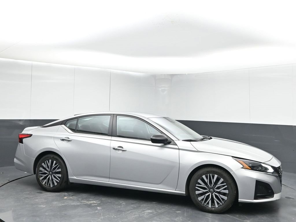 2024 Nissan Altima SV's photo