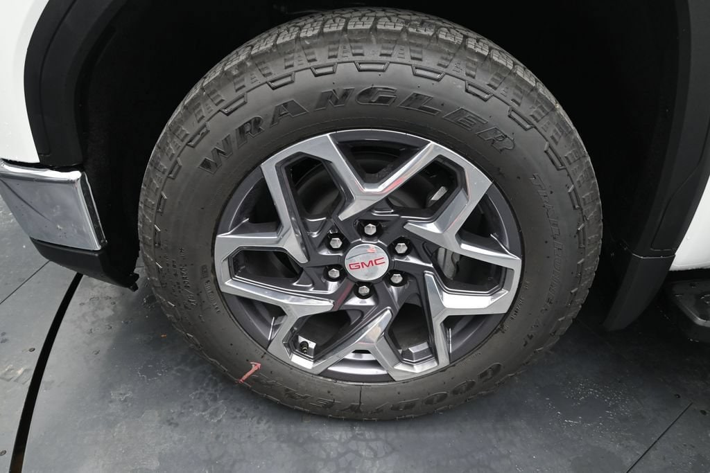 2026 GMC Sierra 1500 SLT - Photo 18