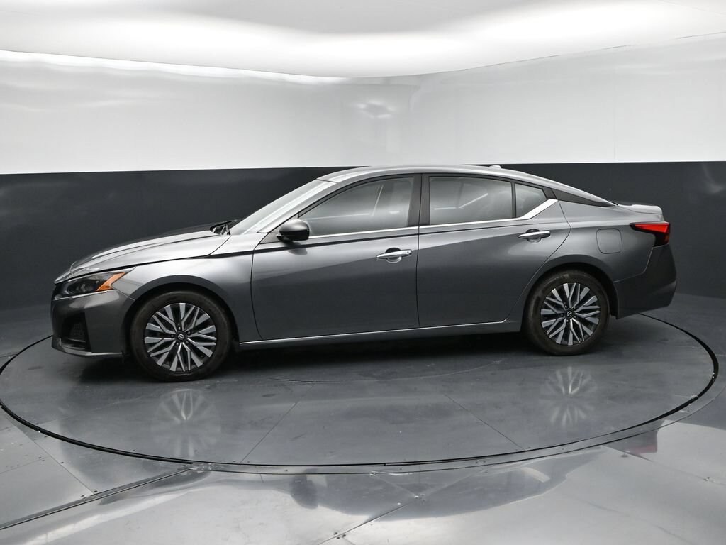 Used 2024 Nissan Altima 2.5 SV