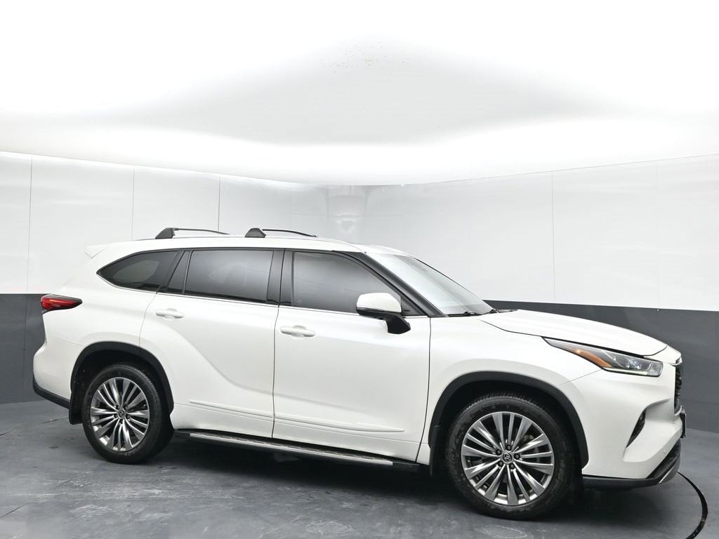 2021 Toyota Highlander Platinum's photo