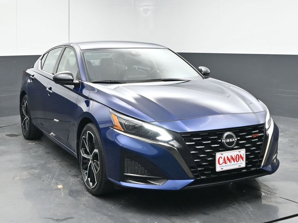 2024 Nissan Altima 2.5 SR photo 2