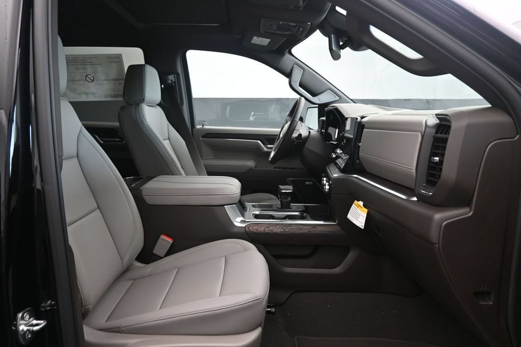 2026 GMC Sierra 1500 SLT - Photo 10