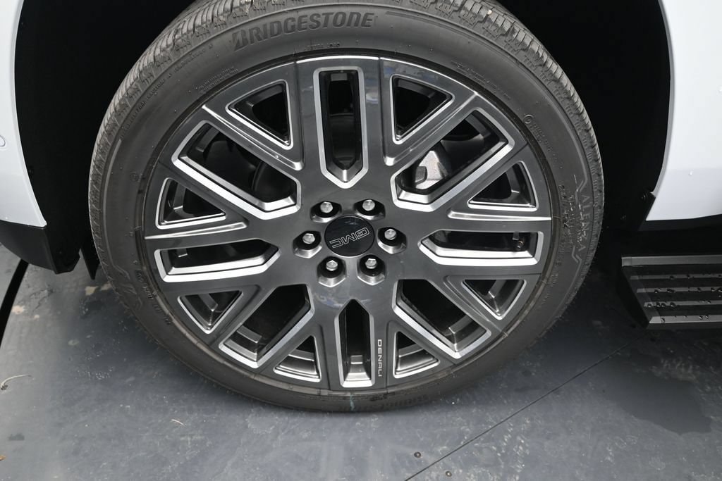 2026 GMC Yukon Denali Ultimate - Photo 21