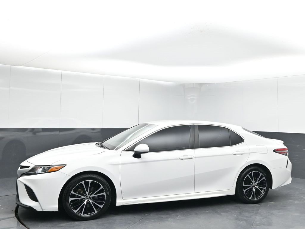 2018 Toyota Camry LE photo 4