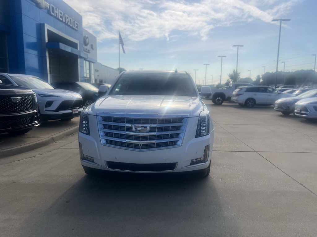 2020 Cadillac Escalade Luxury photo 2