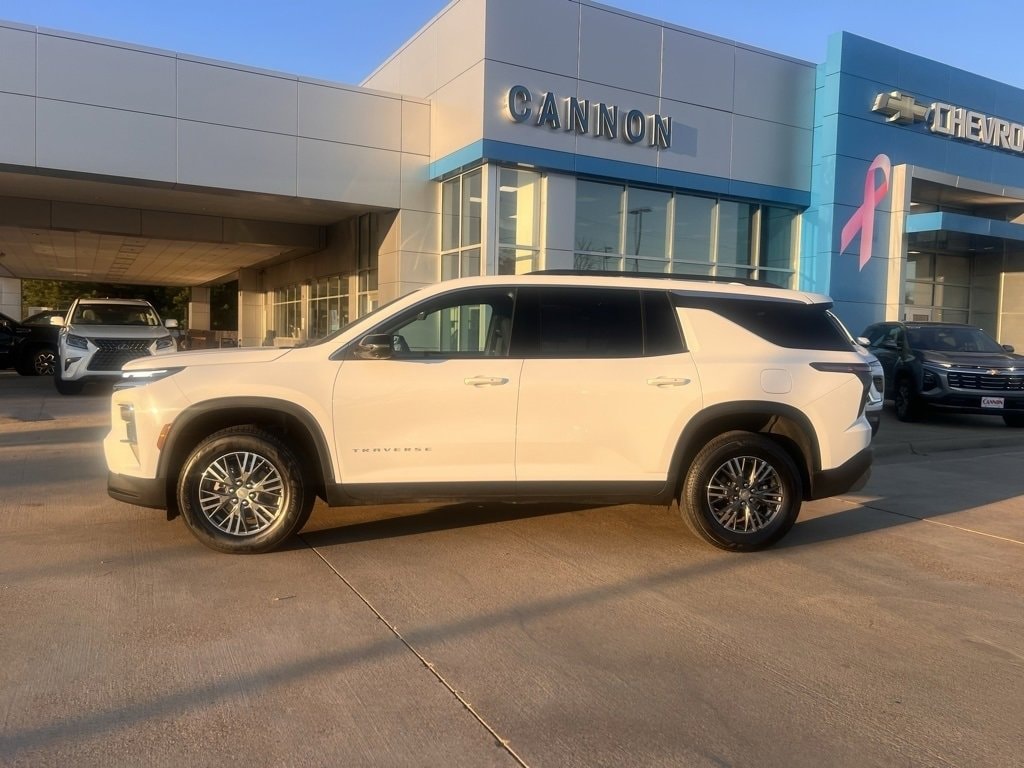 Used 2024 Chevrolet Traverse LT SUV