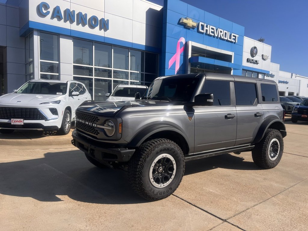 2022 Ford Bronco Badlands photo 2