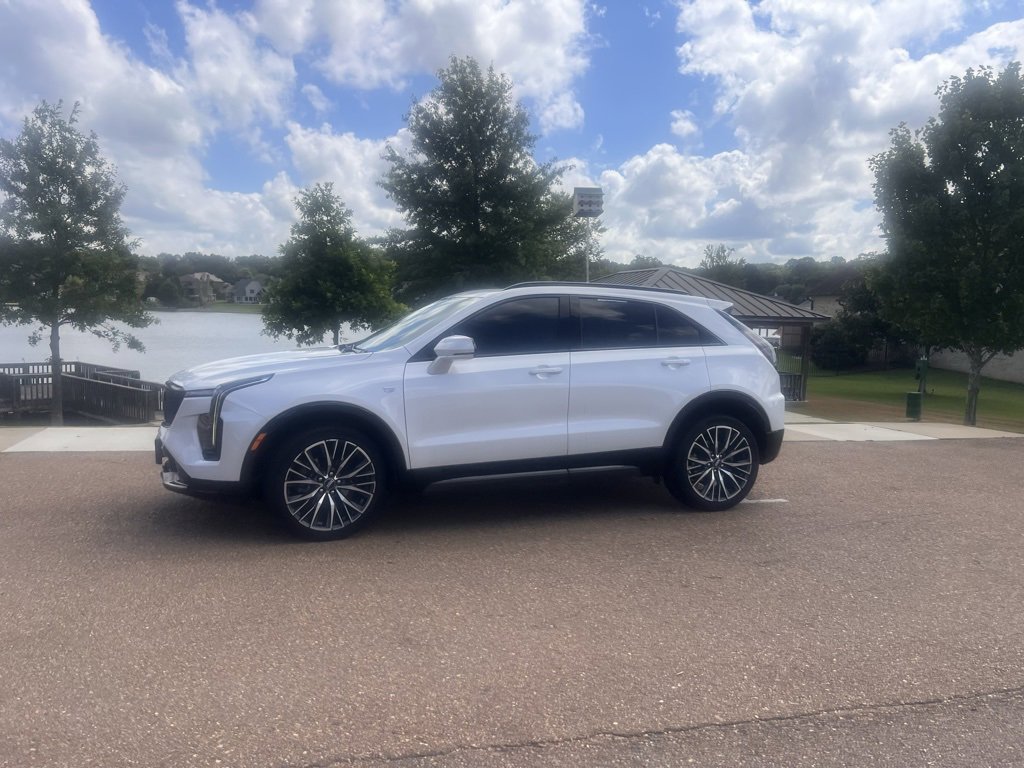 2024 Cadillac XT4 Sport photo 2