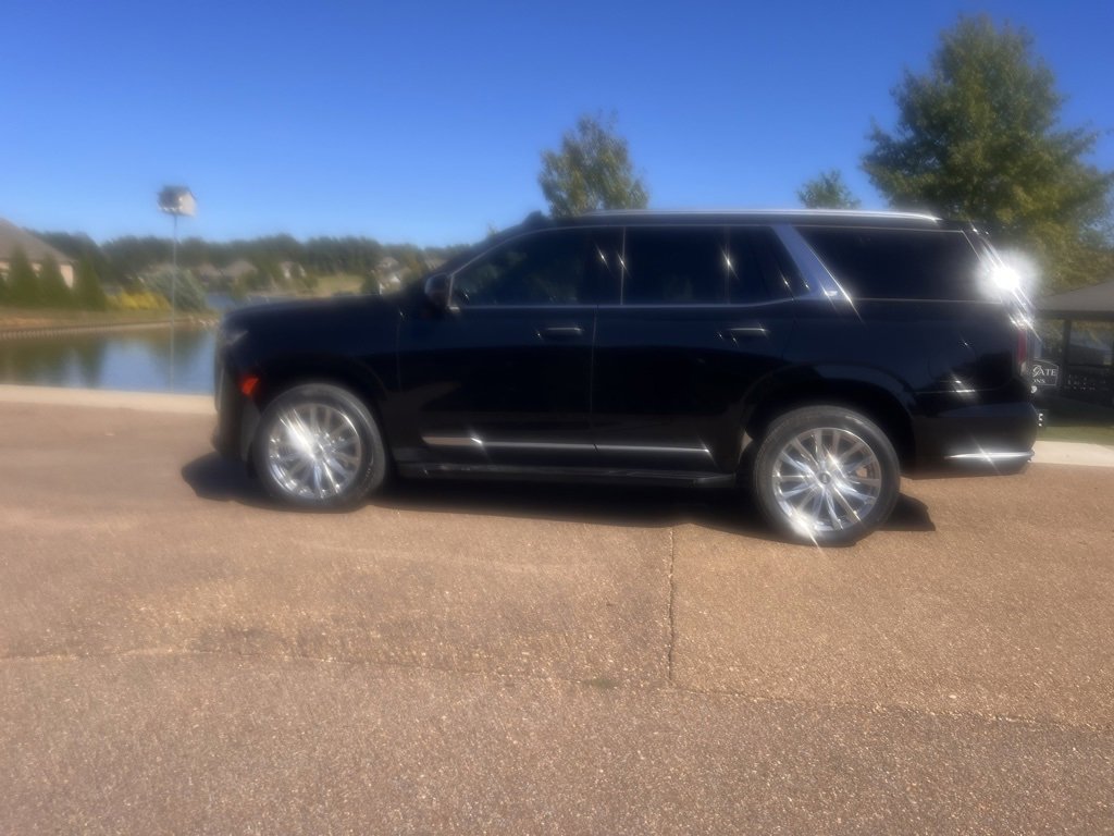 2023 Cadillac Escalade Premium Luxury photo 3