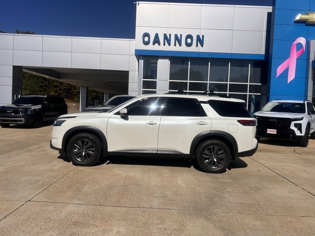Used 2022 Nissan Pathfinder SV