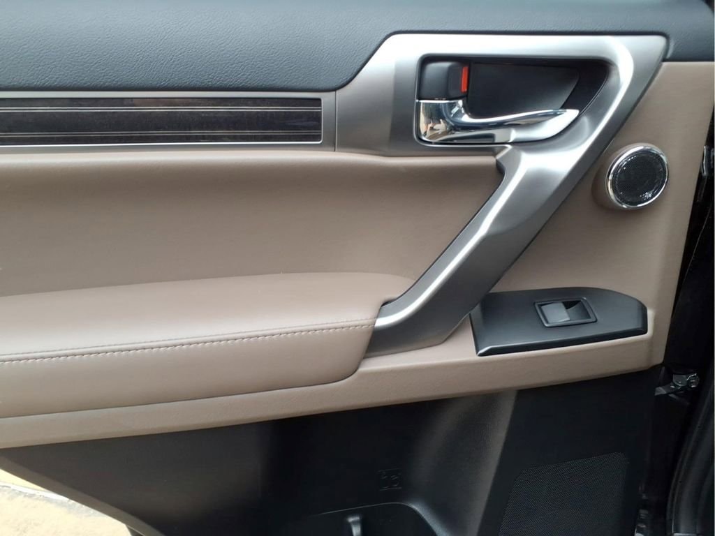 2023 Lexus GX PREMIUM - Photo 10
