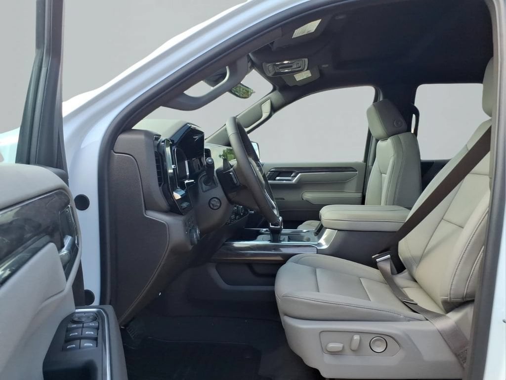 2026 Chevrolet Silverado 1500 LTZ - Photo 14