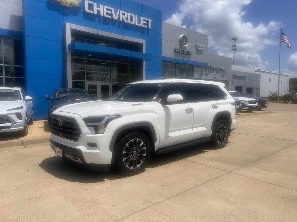 2023 Toyota Sequoia SR5 photo 4