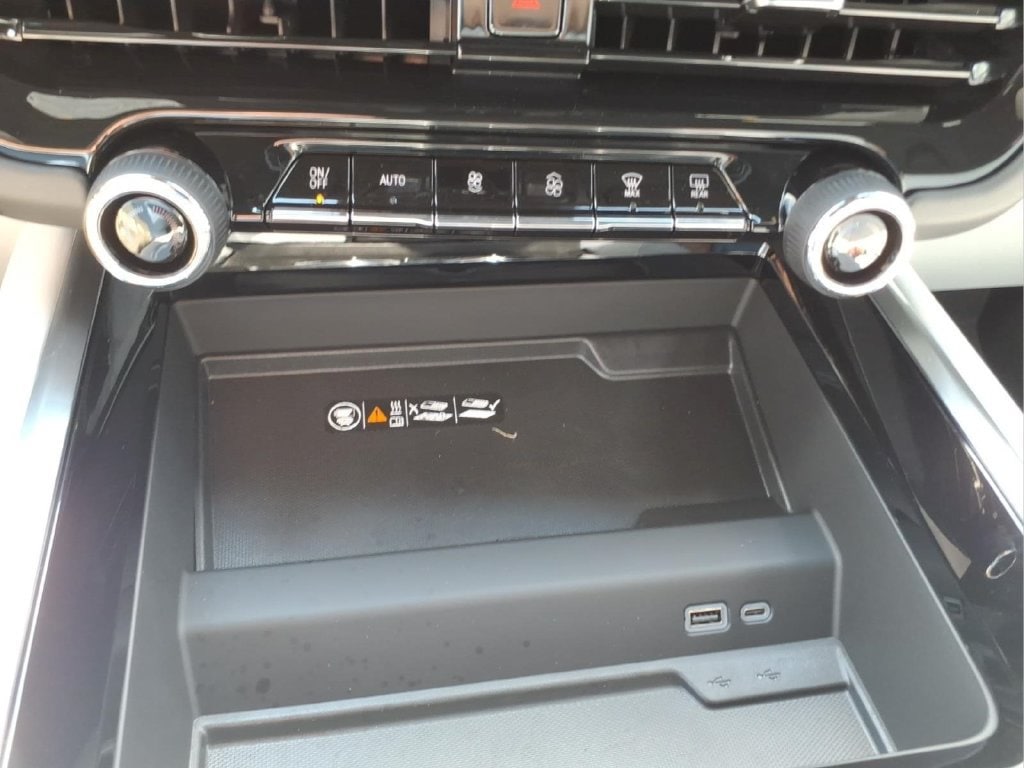 2027 Chevrolet Tahoe Premier - Photo 22