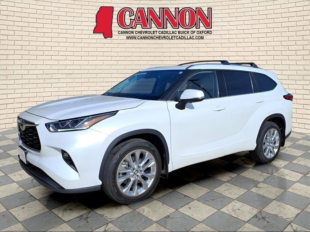 2022 Toyota Highlander Limited's photo