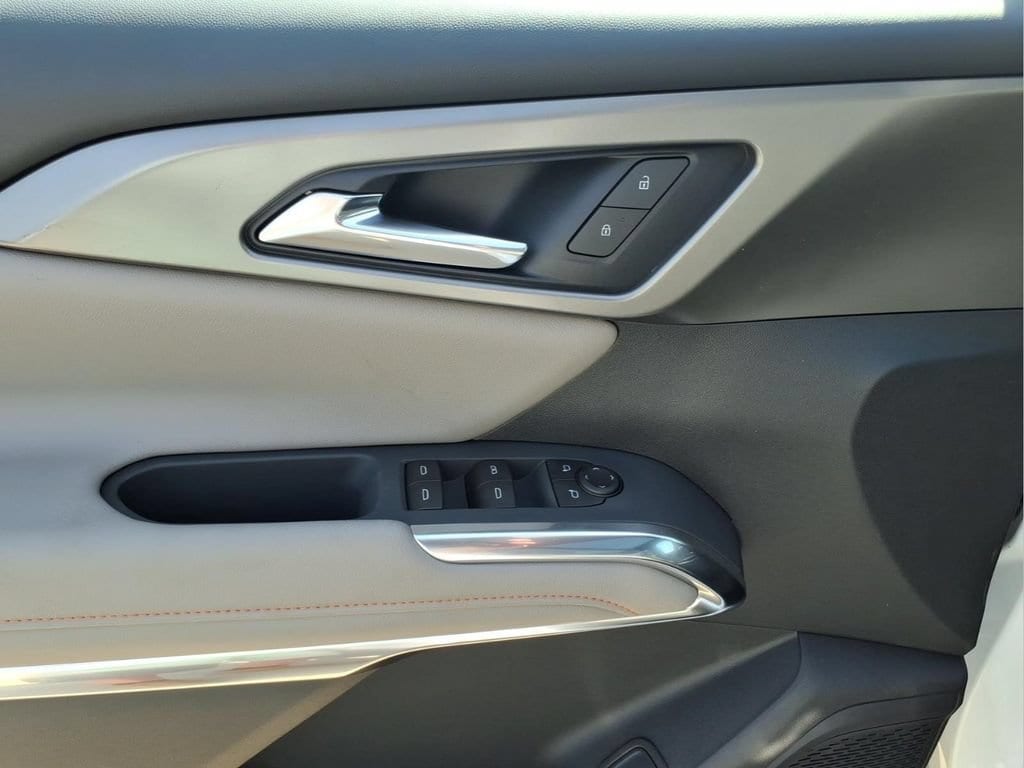 2027 Chevrolet Traverse LT - Photo 15