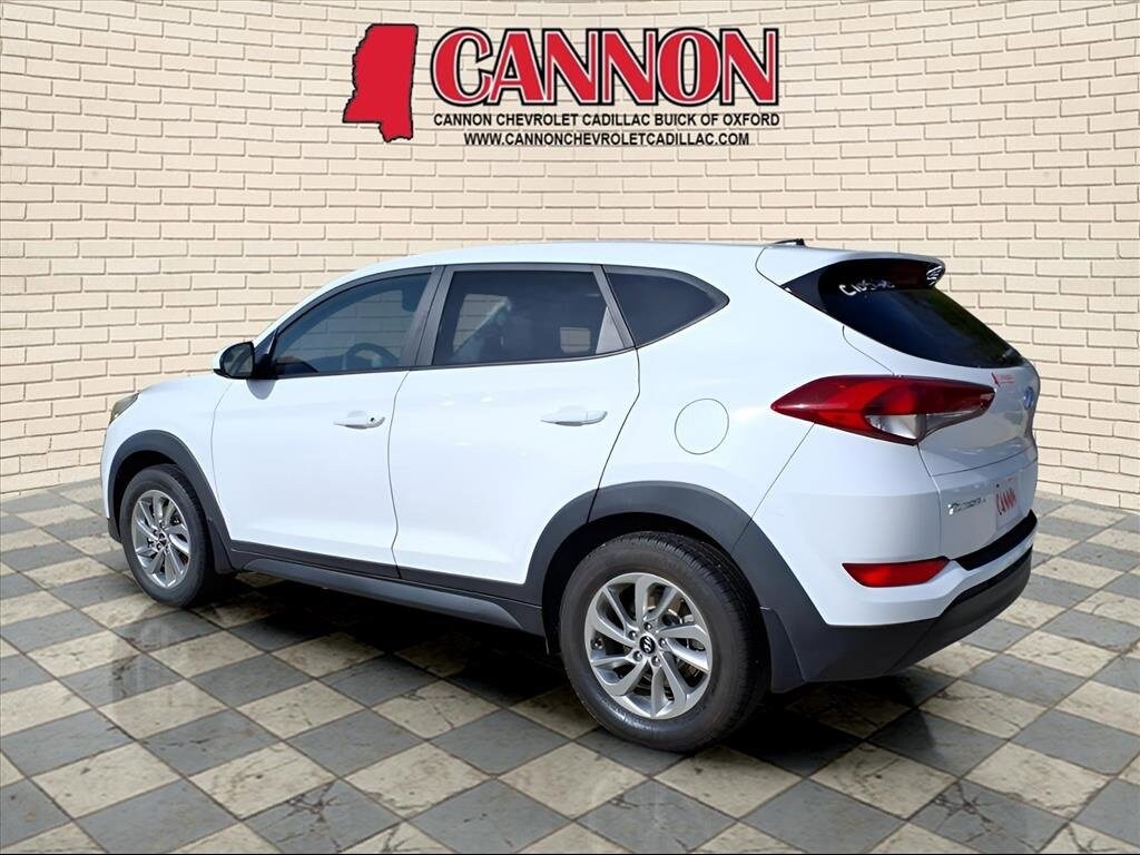 2016 Hyundai Tucson SE photo 2