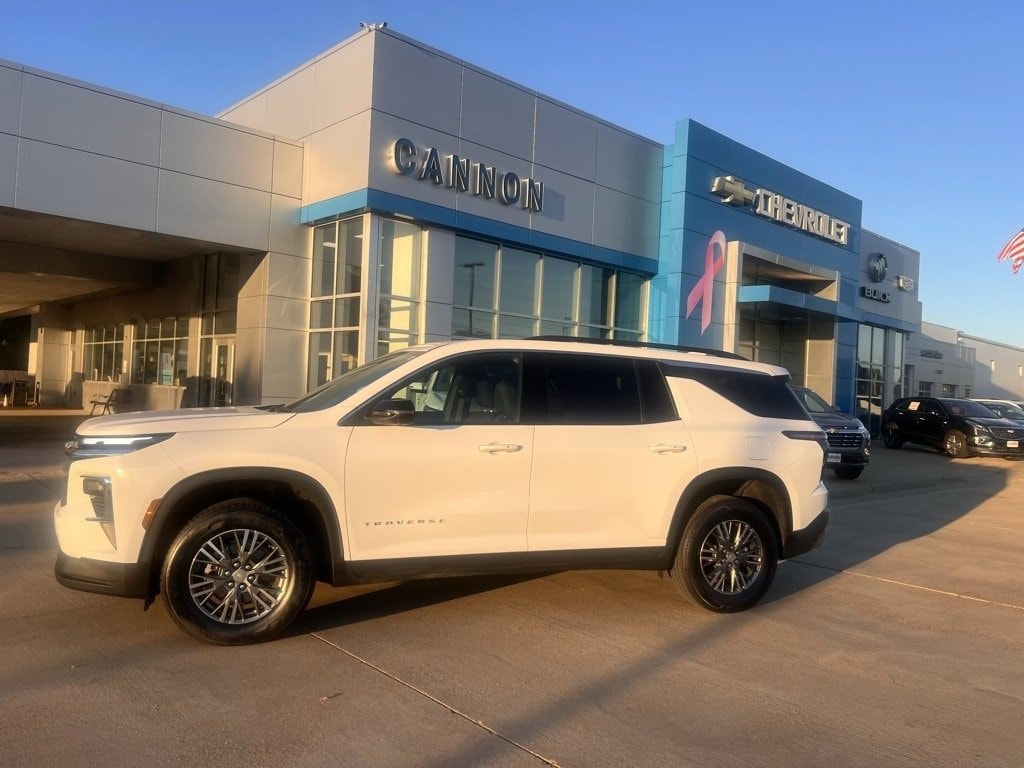 Used 2024 Chevrolet Traverse LT SUV