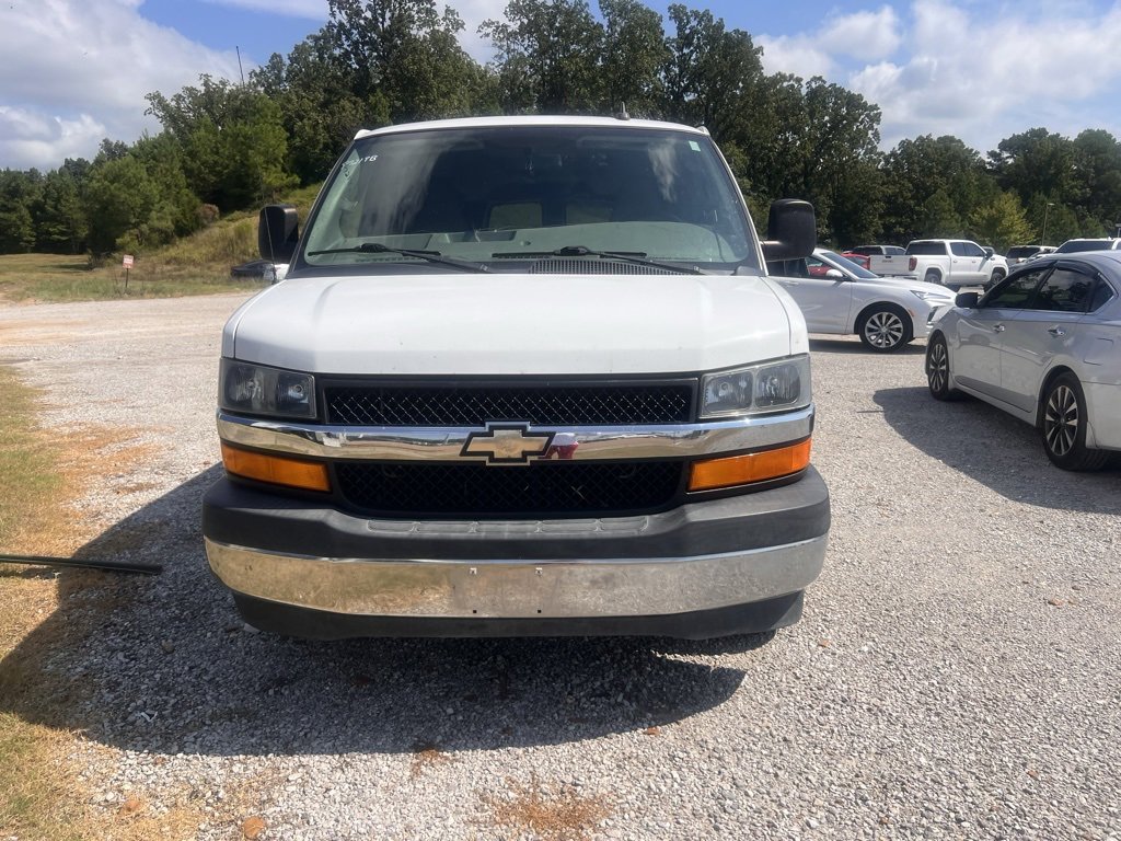 2017 Chevrolet Express Passenger 3500 LT photo 4